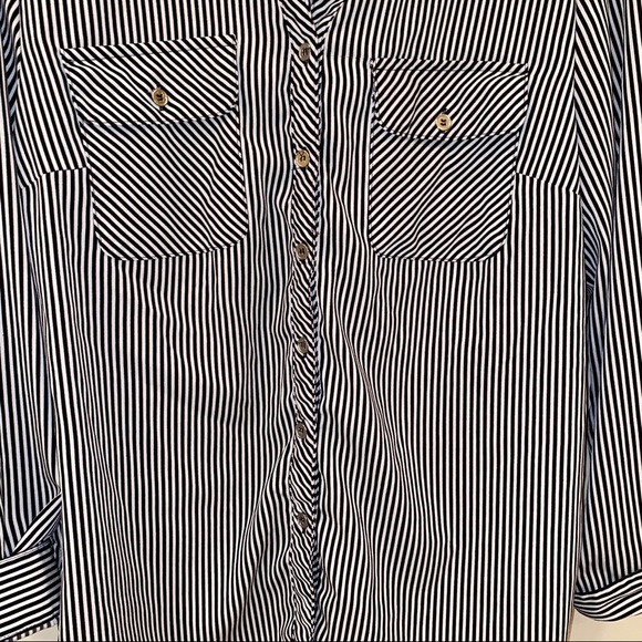 Kim Rogers Women’s black and white buttoned blouse - Picture 6 of 12